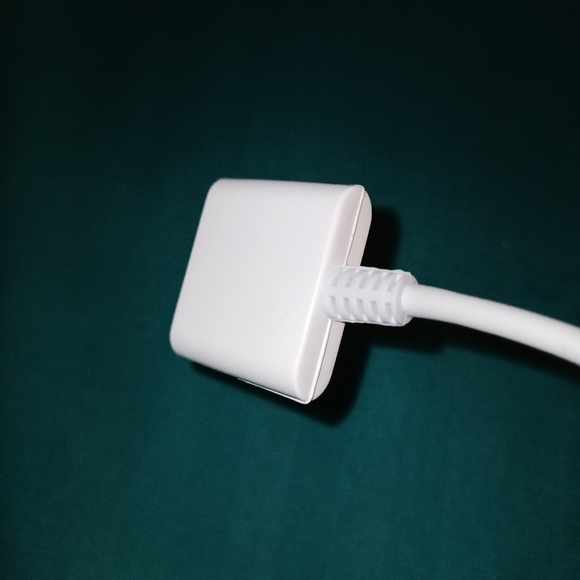 Lighting Adapter Cable To 30 Pin Charge Synchronisation. White. Iphone - Picture 4 of 7